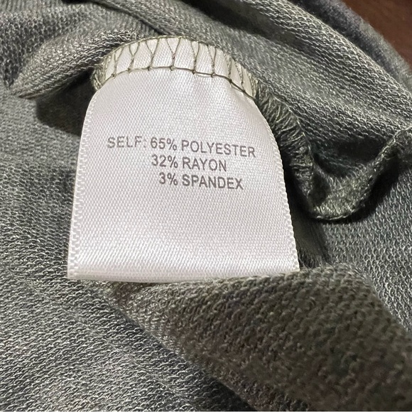 Jane and Delancey - size small - Camo Long Sleeve Top - NWT - Picture 5 of 11